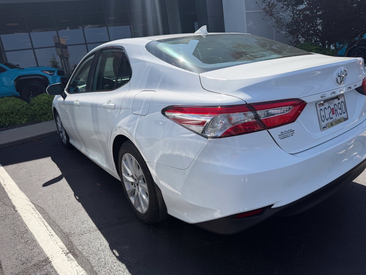 Used 2019 Toyota Camry LE w/ Convenience Package FWD image 3