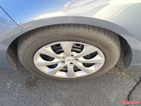 Used 2021 Toyota Corolla LE w/ Carpet Mat Package (TMS) FWD image 8