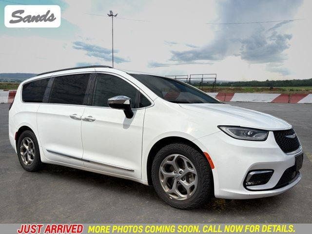 Used 2023 Chrysler Pacifica Limited FWD image 1