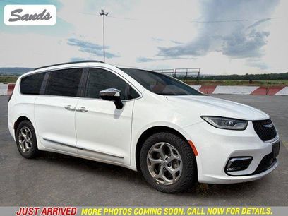 Used 2023 Chrysler Pacifica Limited