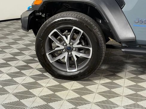 Used 2024 Jeep Wrangler Unlimited w/ Technology Group AWD/4WD image 12