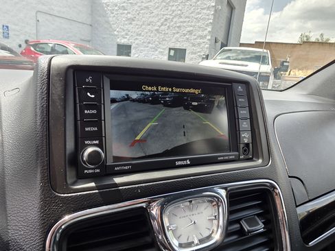 Used 2015 Chrysler Town & Country S w/ Trailer Tow Group FWD image 17