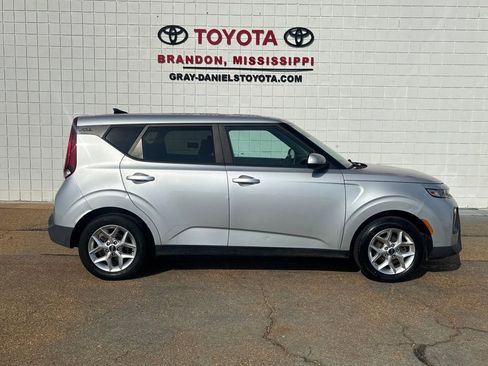 Used 2021 Kia Soul S image 1