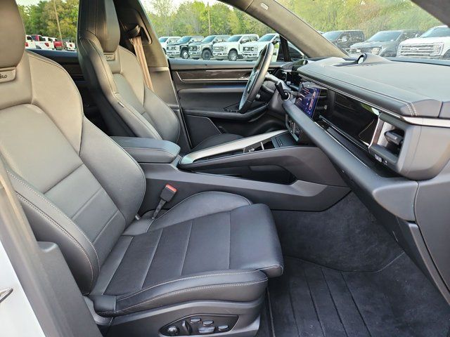 Used 2025 Porsche Macan Turbo Electric AWD/4WD image 22
