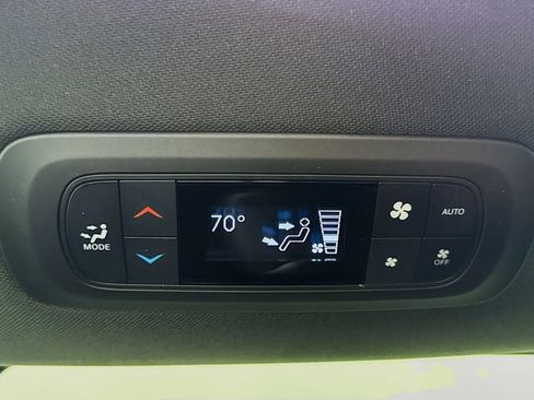 New 2026 Chrysler Pacifica Select image 24