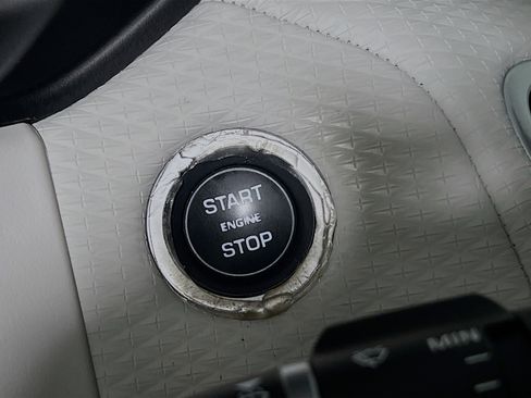 Used 2023 Land Rover Range Rover Velar R-Dynamic S image 23