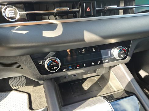 Used 2024 Mitsubishi Outlander SEL image 41