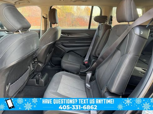 Used 2023 Jeep Grand Cherokee L Laredo image 24