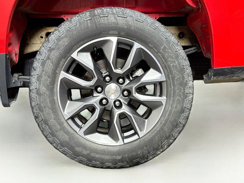 Used 2023 Chevrolet Silverado 1500 LT AWD/4WD image 11