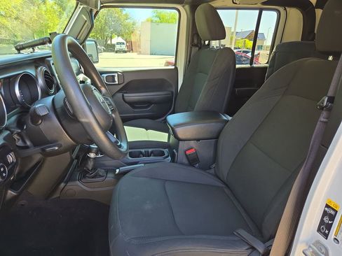 Used 2023 Jeep Gladiator Sport image 15
