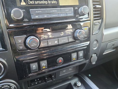 Used 2020 Nissan Titan PRO-4X w/ Pro-4x Convenience Package AWD/4WD image 25