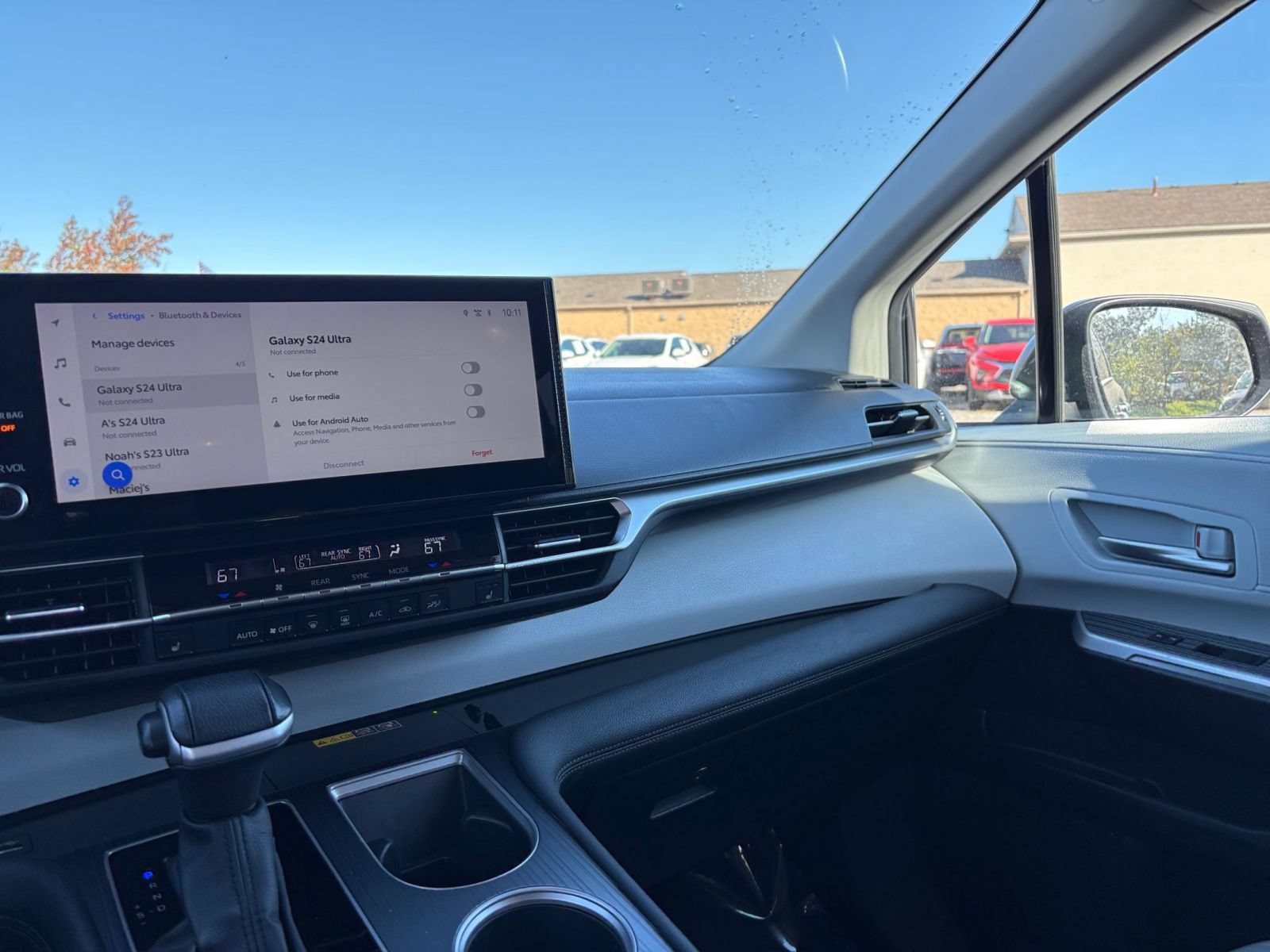 Used 2025 Toyota Sienna XLE FWD image 38