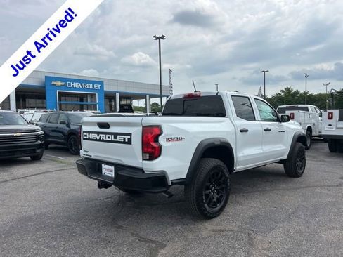 New 2026 Chevrolet Colorado Trail Boss w/ LPO, Tailgate Decal Package AWD/4WD image 3