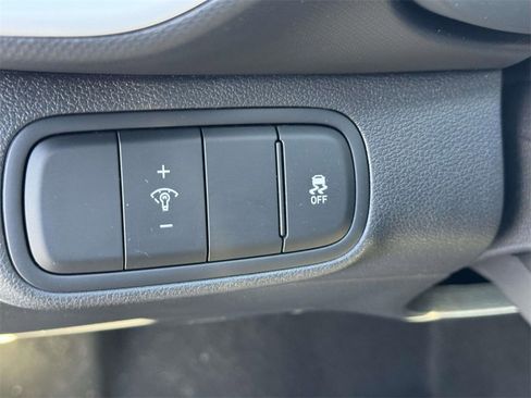 Certified 2024 Hyundai Venue Limited image 17