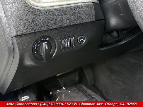 Used 2011 Dodge Charger SE RWD image 17