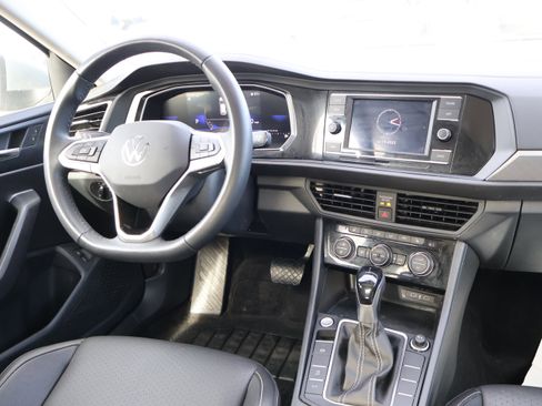 Used 2024 Volkswagen Jetta SE w/ Panoramic Sunroof Package image 14