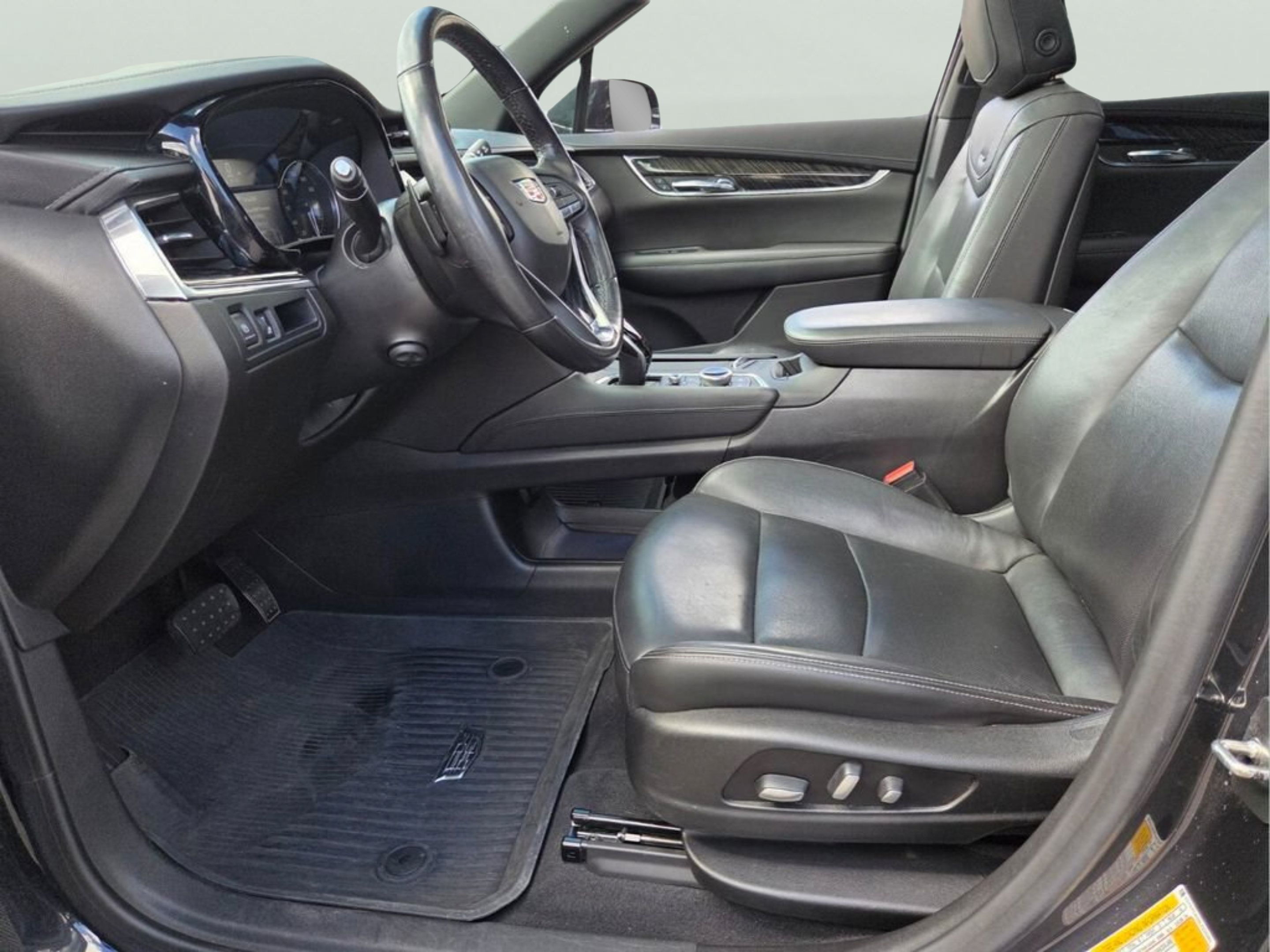 Used 2020 Cadillac XT6 Premium Luxury FWD image 9