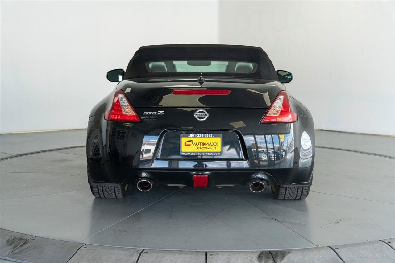 Used 2016 Nissan 370Z Touring Sport RWD image 7