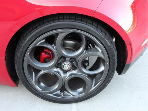 Used 2015 Alfa Romeo 4C Launch Edition w/ Convenience Group RWD image 34