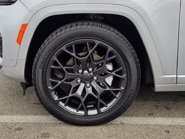 Certified 2025 Jeep Grand Cherokee Summit w/ Obsidian Package AWD/4WD image 30