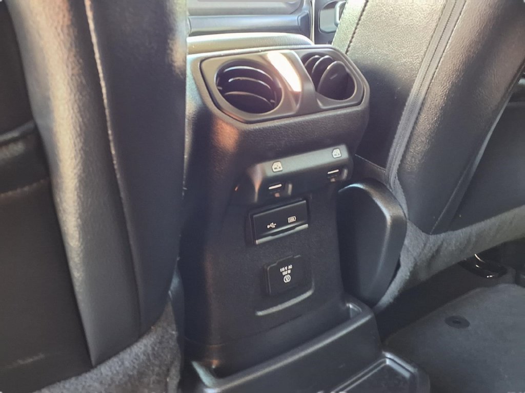 Used 2018 Jeep Wrangler Unlimited Sahara AWD/4WD image 21