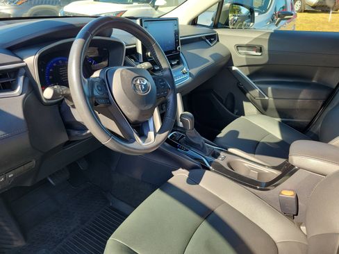 Used 2022 Toyota Corolla Cross XLE image 19