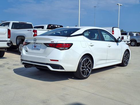 Used 2025 Nissan Sentra SR FWD image 6