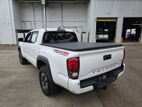 Used 2018 Toyota Tacoma TRD Off-Road image 4