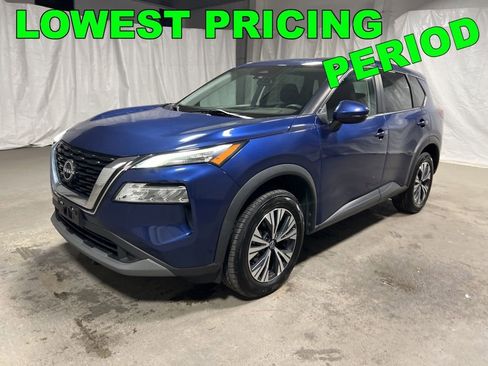 Used 2022 Nissan Rogue SV image 3