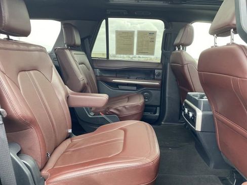 Used 2024 Ford Expedition Limited image 16