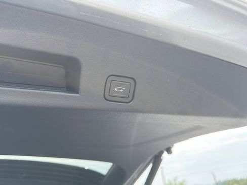 New 2026 Chevrolet Traverse LT w/ Midnight/Sport Edition FWD image 17