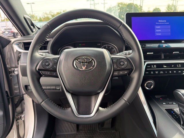 Used 2024 Toyota Venza XLE AWD/4WD image 23