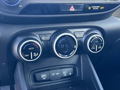 Used 2024 Hyundai Venue Limited image 13