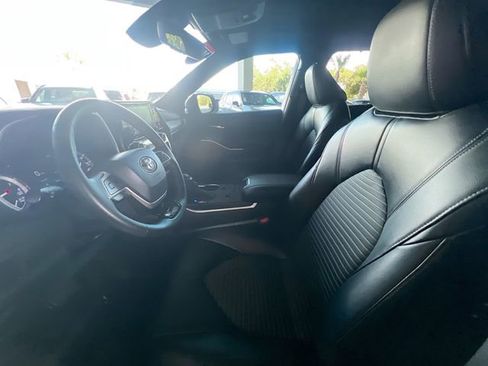Used 2022 Toyota Highlander XSE FWD image 14