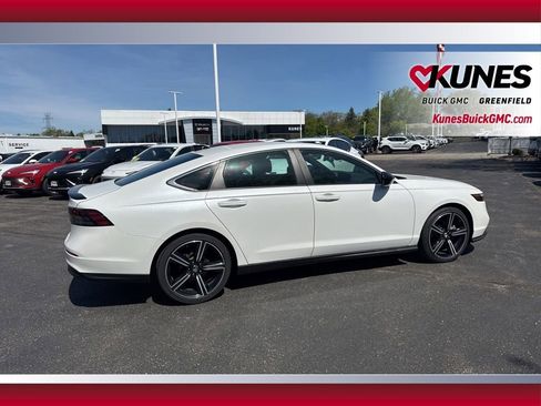 Used 2023 Honda Accord Sport image 3
