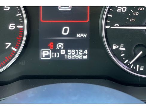 Used 2025 Subaru Forester Premium image 38