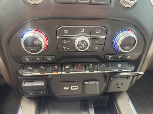 Used 2021 GMC Sierra 1500 SLT w/ SLT Convenience Package AWD/4WD image 26