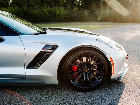 Used 2016 Chevrolet Corvette Z06 w/ 2LZ Preferred Equipment Group image 6