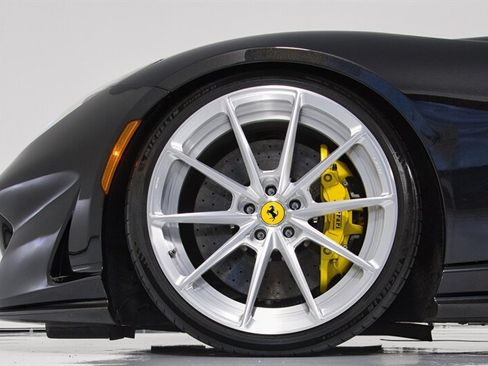 Used 2022 Ferrari 812 GTS RWD image 9