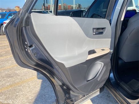 Used 2024 Toyota Venza XLE image 15