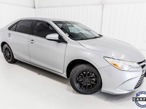 Used 2017 Toyota Camry LE image 9