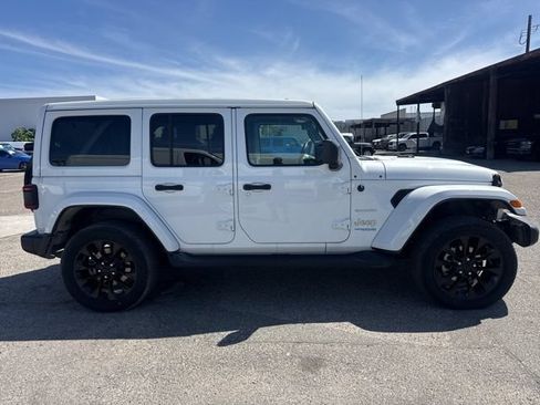 Used 2022 Jeep Wrangler Unlimited Sahara w/ Cold Weather Group AWD/4WD image 4