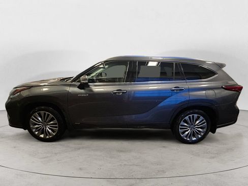 Used 2021 Toyota Highlander Platinum AWD/4WD image 2
