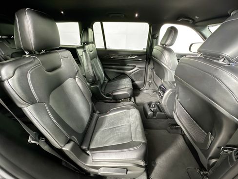 Used 2023 Jeep Grand Cherokee L Laredo image 27