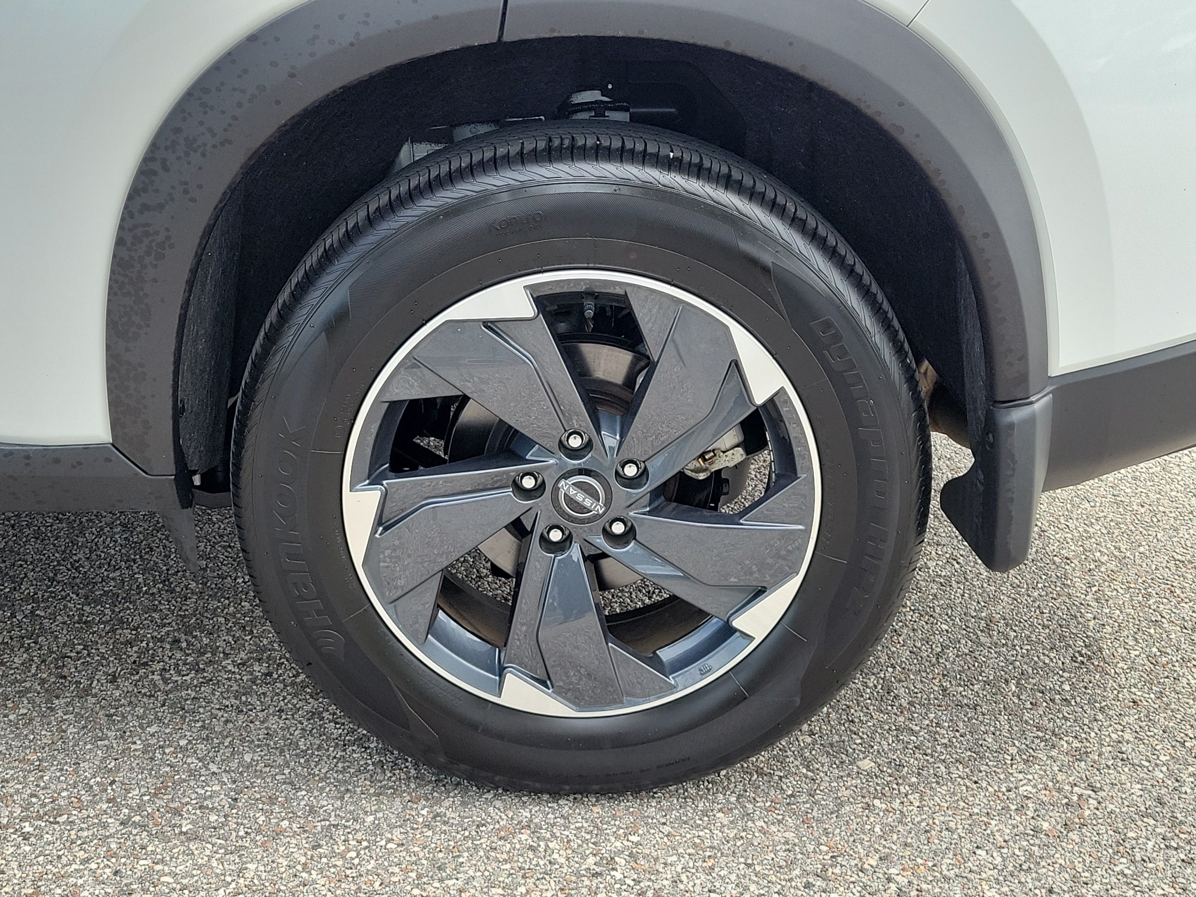 Certified 2025 Nissan Rogue SV AWD/4WD image 10