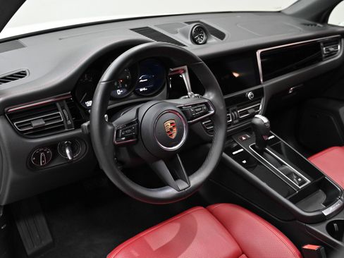 Used 2023 Porsche Macan image 5