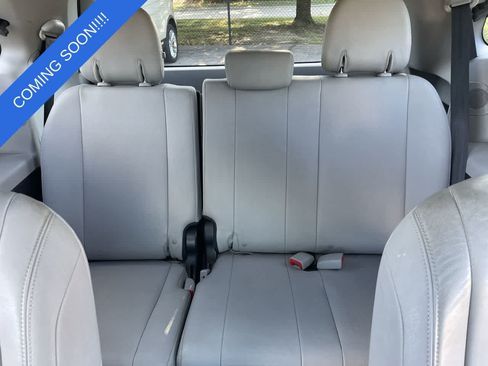 Used 2015 Toyota Sienna Limited Premium FWD image 19