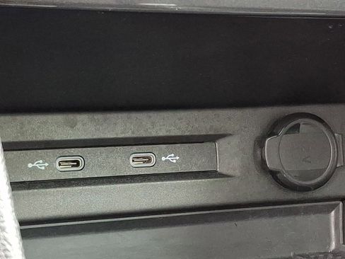 Used 2023 Volkswagen Tiguan SE R-Line image 25