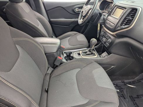 Used 2016 Jeep Cherokee Latitude FWD image 9
