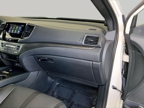 Used 2025 Honda Passport TrailSport image 19